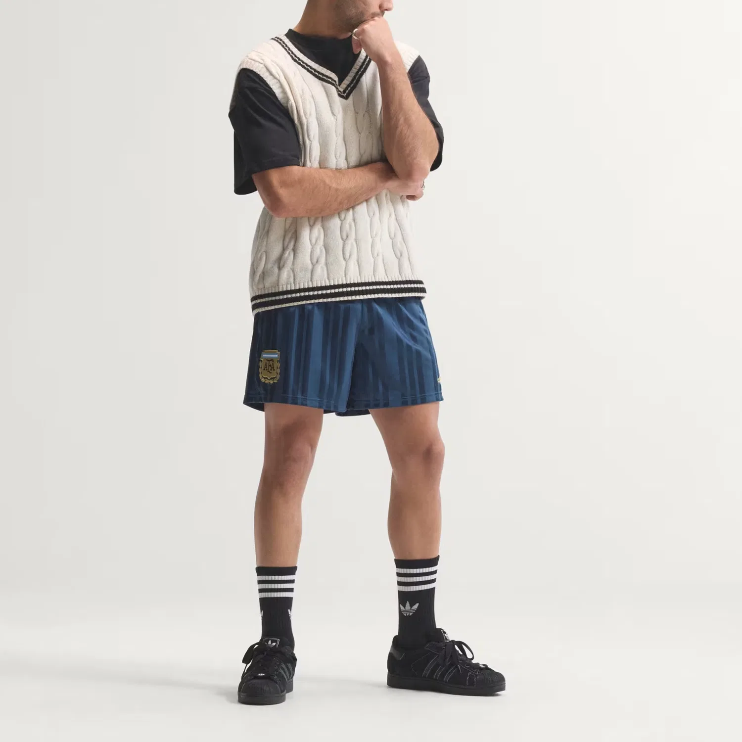Мужские повседневные шорты с длиной до колена Adidas Originals EQT Casual Shorts, Marine Crew — фото 3