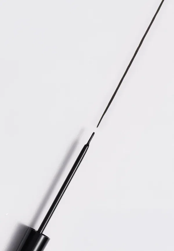 Подводка для глаз жидкая Vamp! Professional Liner Pupa Milano, Extra Black, 4.5 мл — фото 2