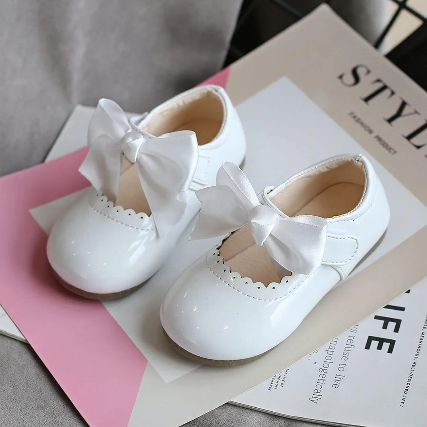 Детские туфли для девочек с бантом Patent Leather Mary Janes, White — фото 3