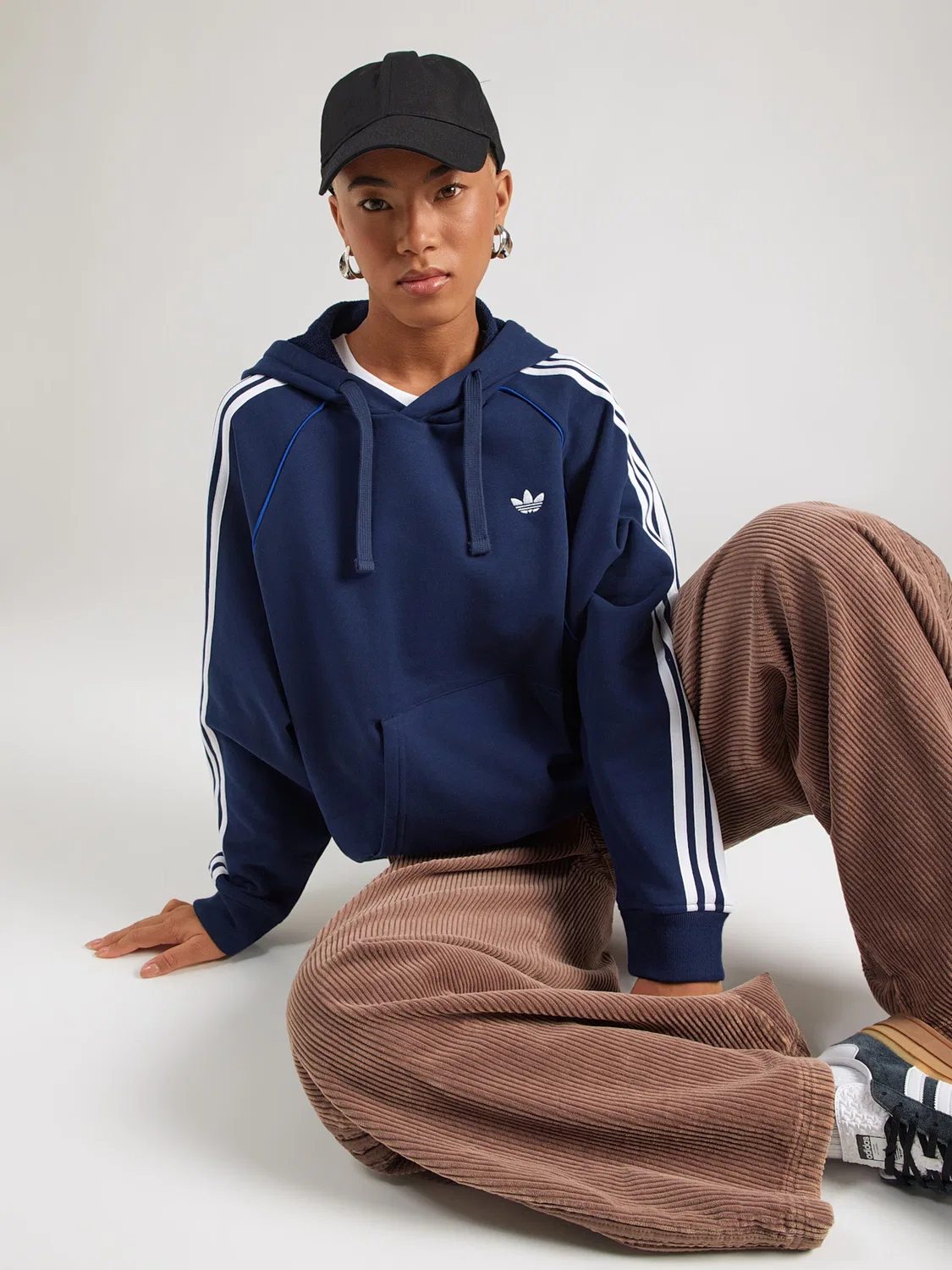 Толстовка Adidas Originals Trefoil темно-синего цвета — фото 3