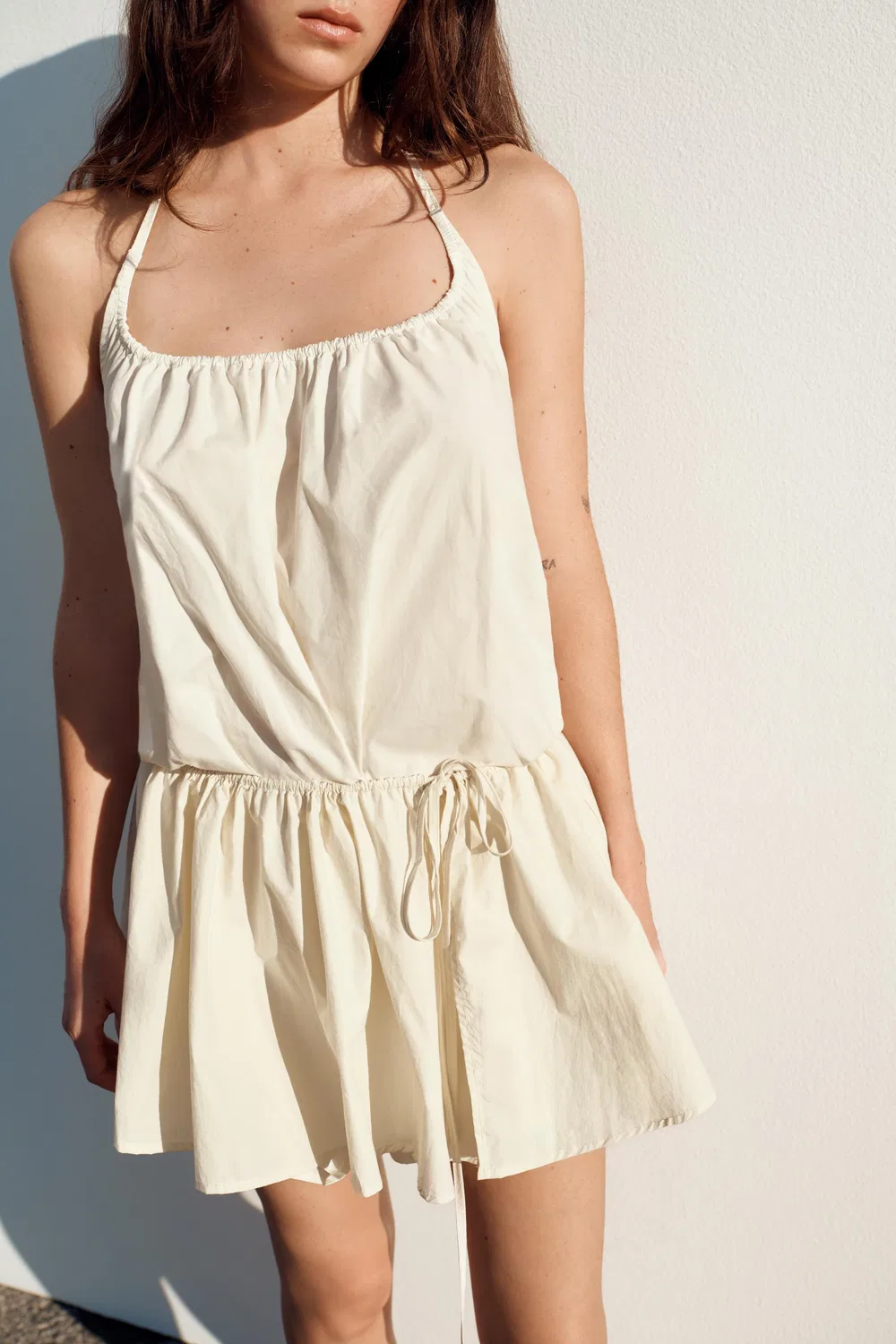 Нейлоновое платье с завязками на шее ZARA, Ecru — фото 3