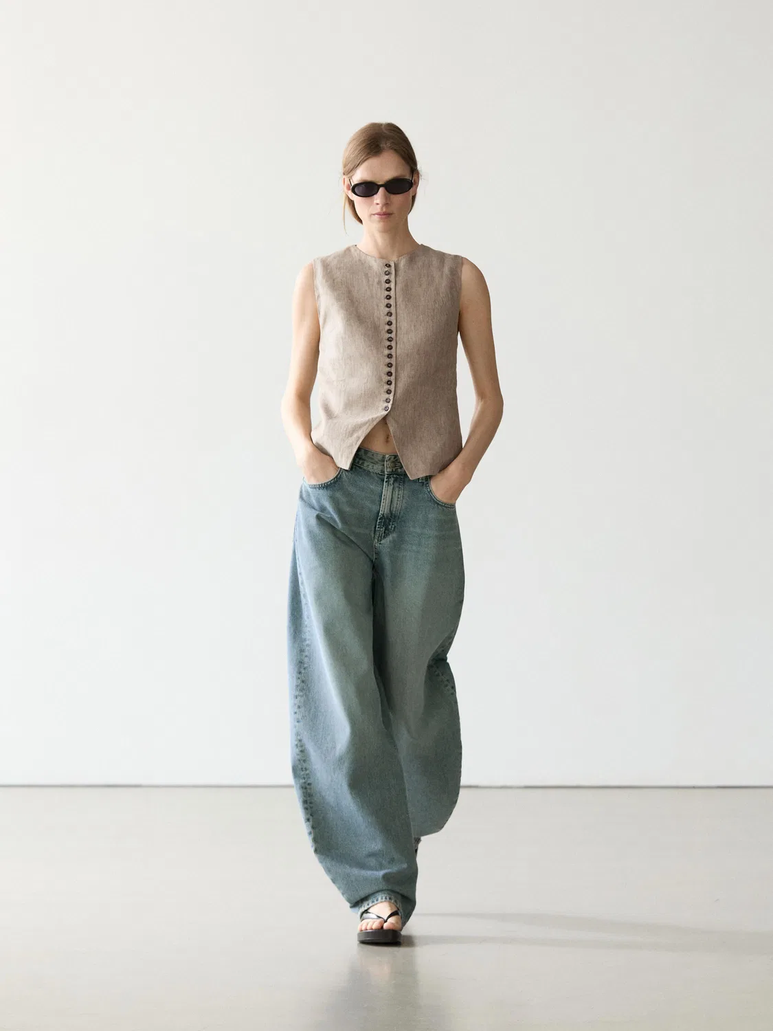 Жилет из меланжевой льняной ткани с пуговицами Massimo Dutti, бежевый