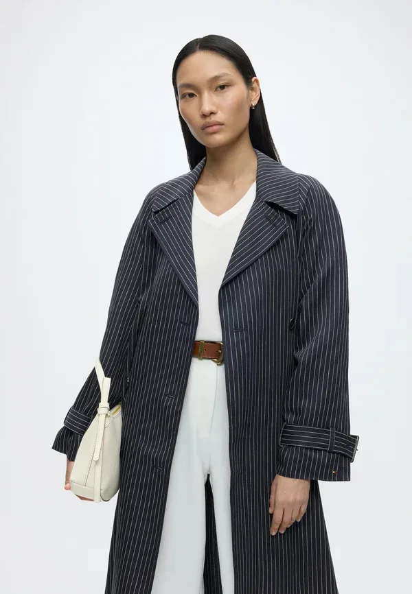 Пальто из льна с полоской, Linen stripe nautical trench, Tommy Hilfiger, pin stripe темно-синий — фото 4