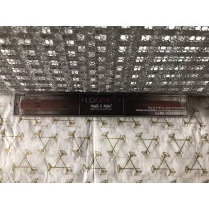

Матовые и металлические расплавленные тени Cinnamon Toast и Hella Honey Huda Beauty