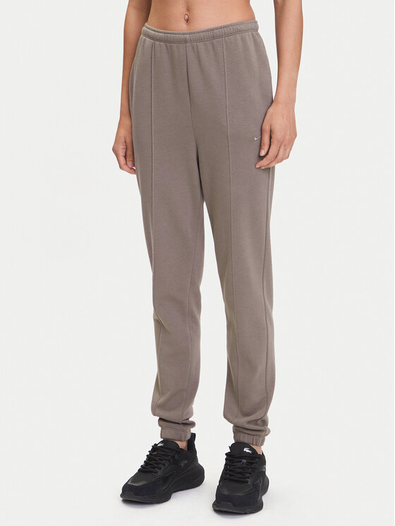 

Спортивные брюки обычного кроя Chill Terry FN2434 Nike, коричневый