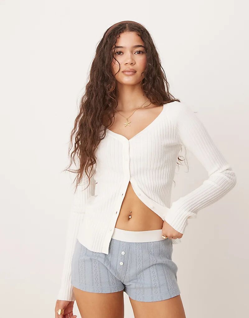 

Белый трикотажный топ с V-образным вырезом и пуговицами ASOS DESIGN