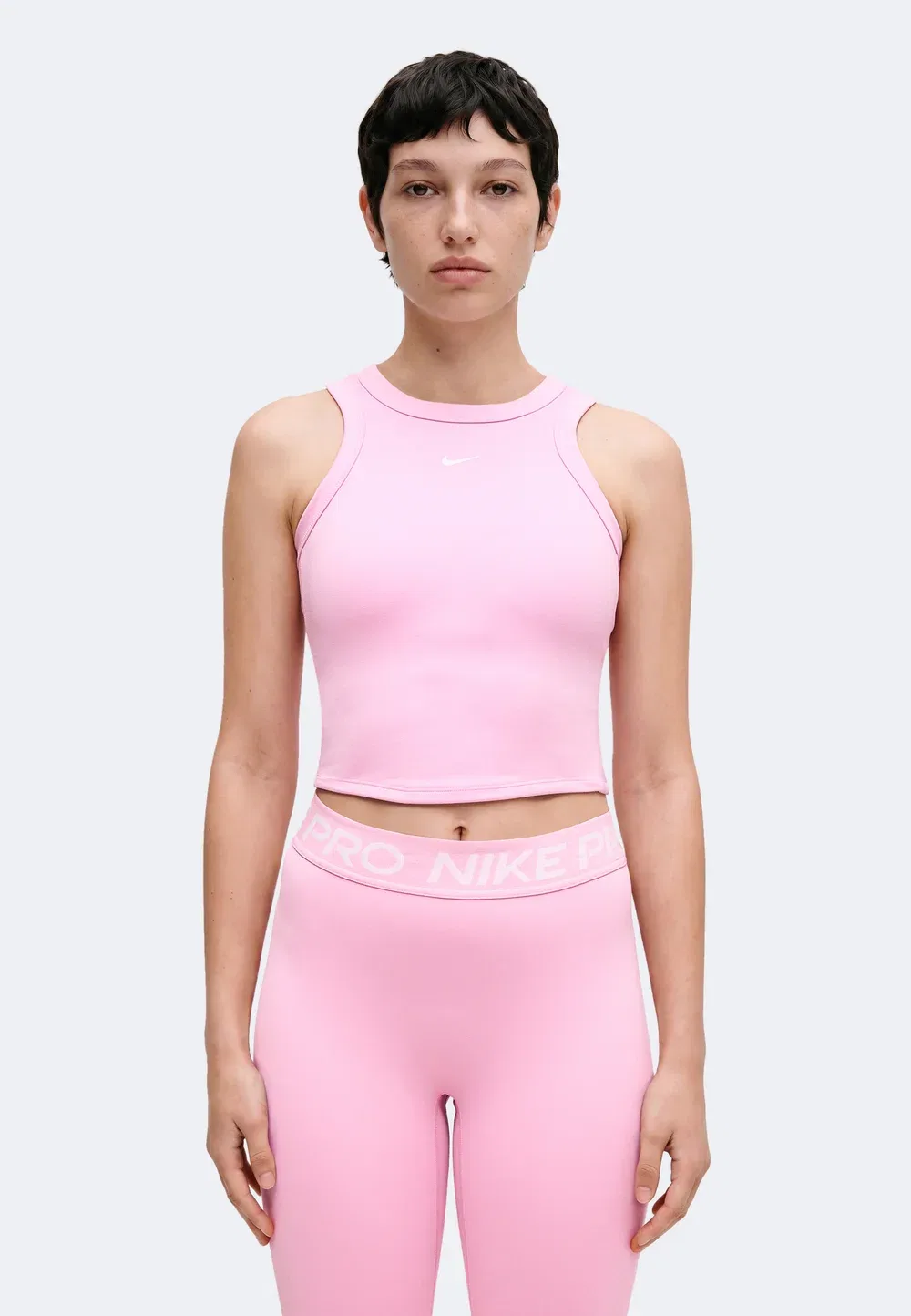 Один встроенный резервуар для выращивания урожая - сверху Nike Performance, Pink Rise/White