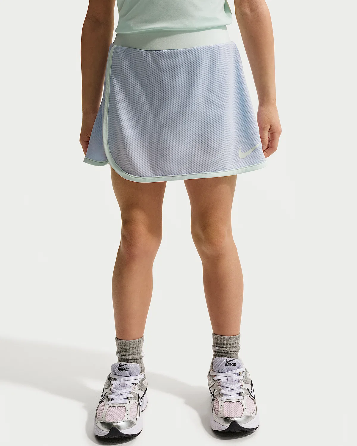 Детский набор для самоката Nike Little Kids' Dri-FIT Colorblocked 2-Piece Scooter Set, Ghost — фото 4