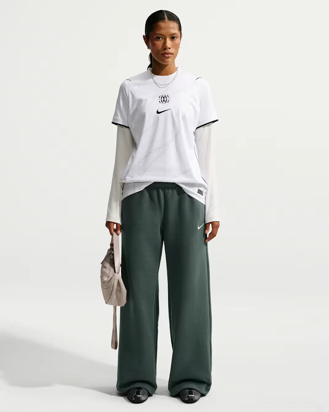 Женские брюки средней посадки с широкими штанинами Nike Studio Fleece Medium Weight, Camo Green/Sail