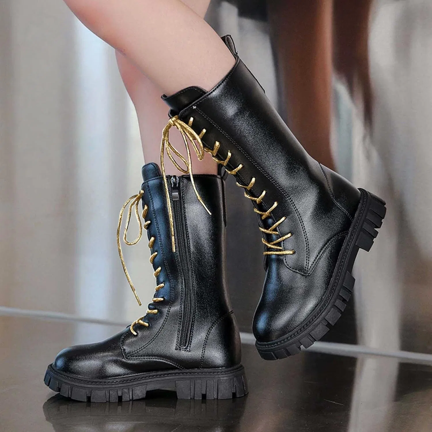 Детские ботинки для девочек с принтом, модель Girls White Combat Boots, Black-Golden Shoelaces — фото 2
