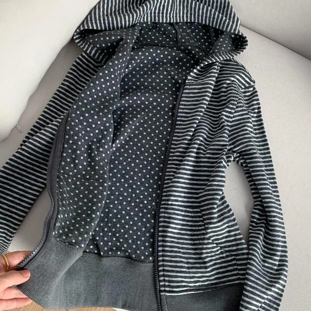 Женский худи с принтом Y2k Striped Hoodie, Grey — фото 4