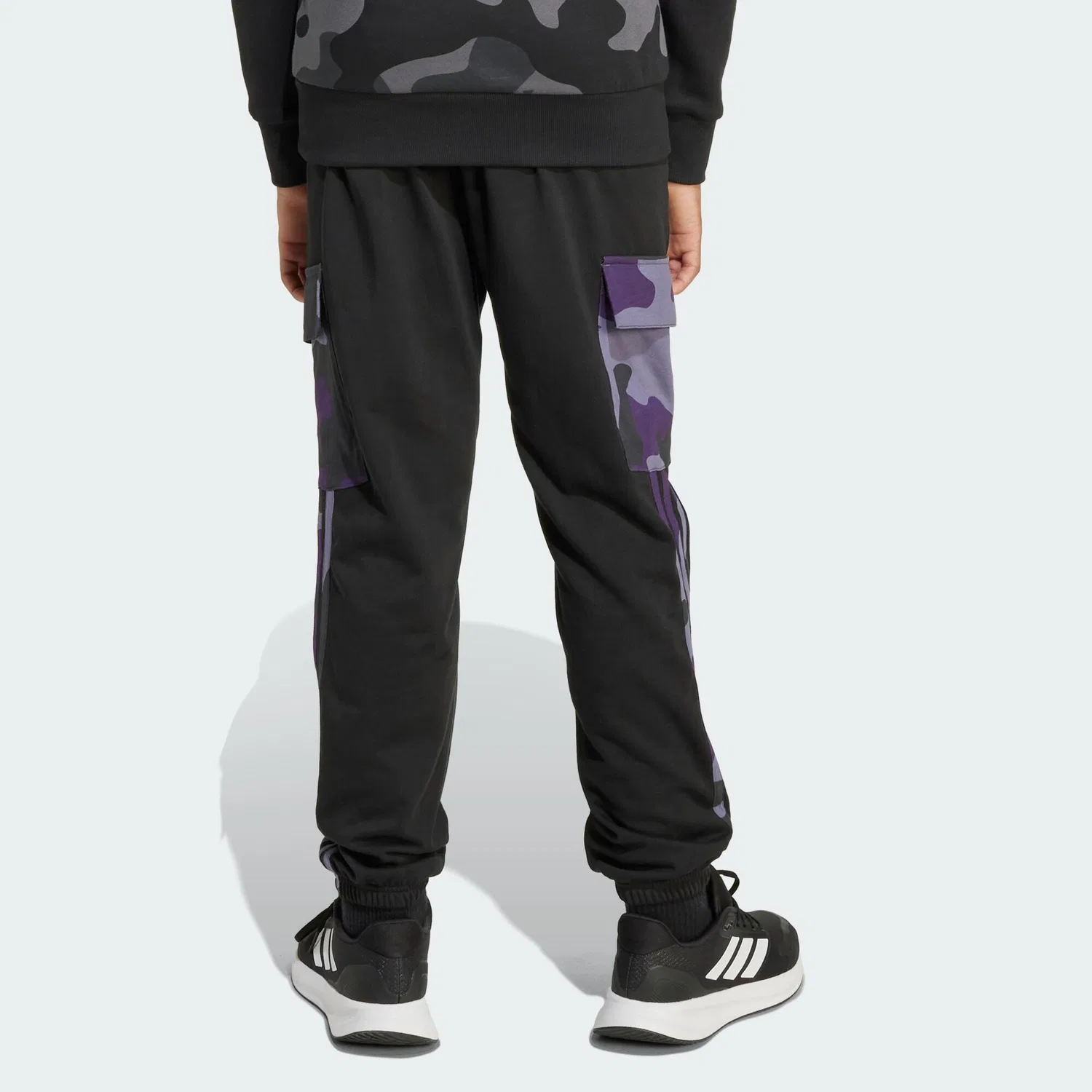 Детские штаны карго из футера Seasonal Essentials Camo Adidas, Schwarz Weiss — фото 4
