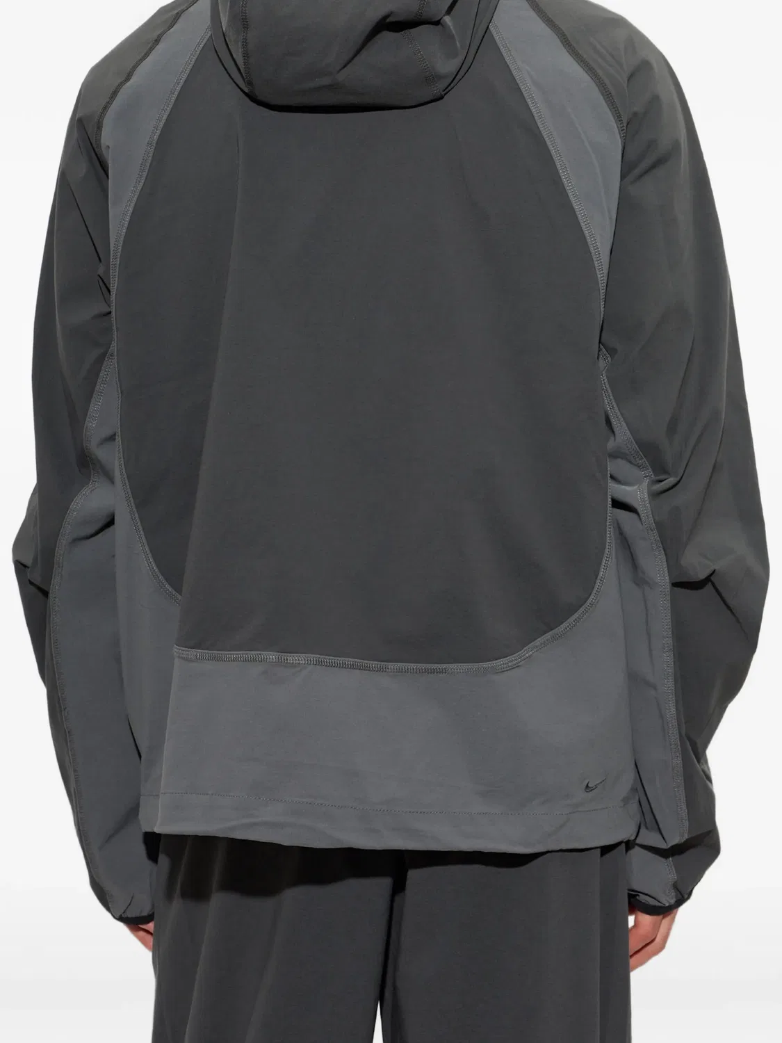 Куртка Windrunner Dri-FIT колор-блок серая Nike, серый — фото 2