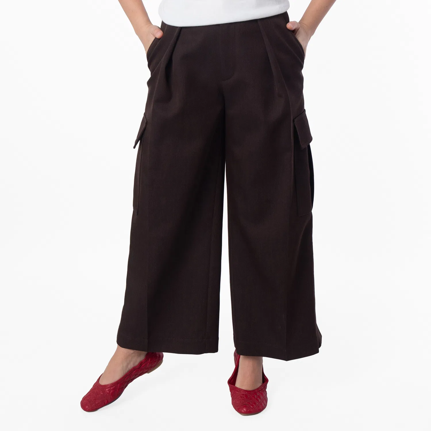 Шерстяные брюки карго с защипами Wide-Leg Pleated Cargo Trousers Burberry, Brown/Black