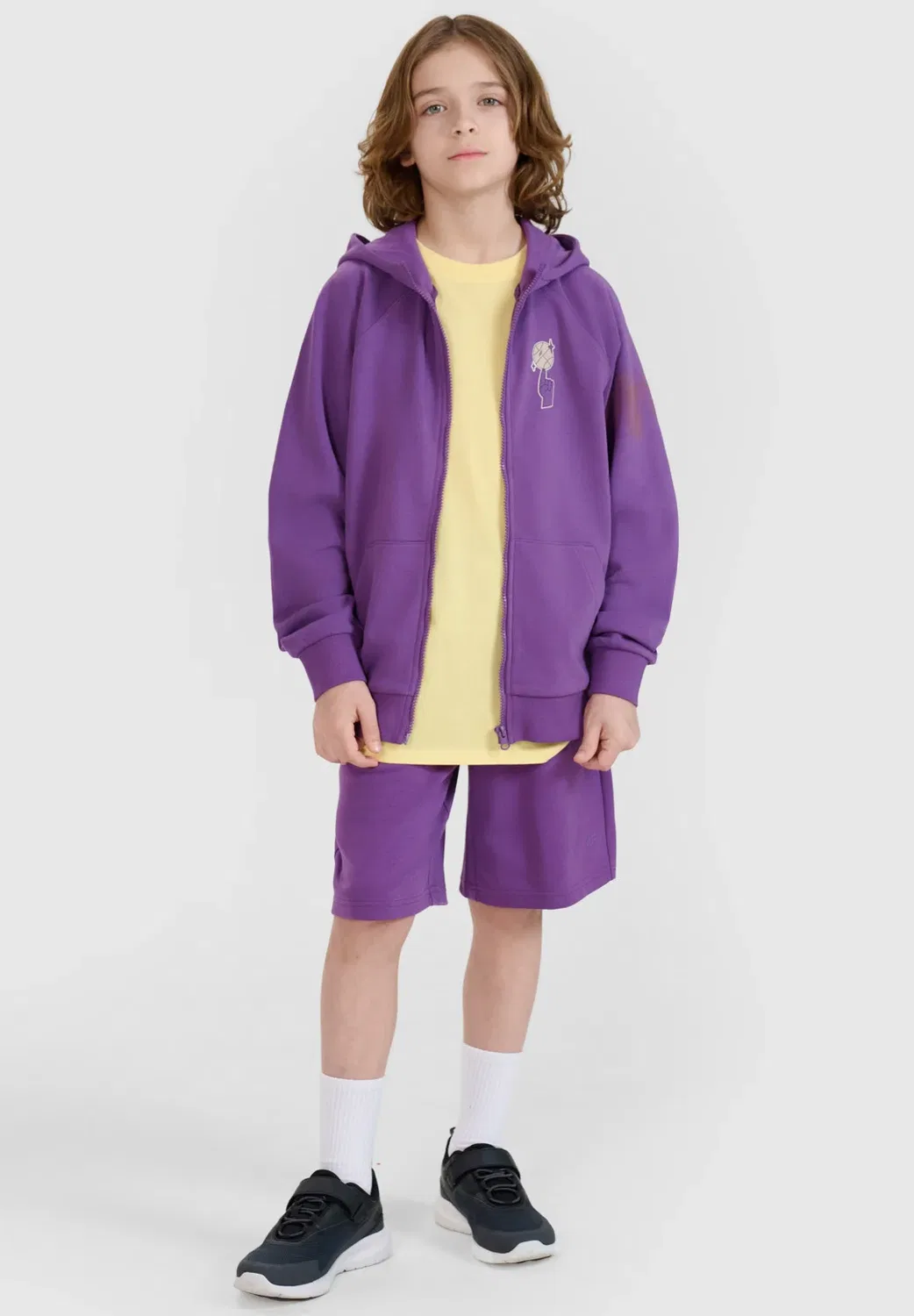 Spodenki dresowe chłopięce - czarne 122 (6-7 лат) - спортивные шорты 4F, Violet