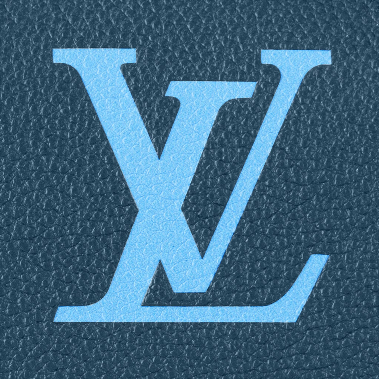 Louis vuitton moët hennessy. Компании louis vuitton. Луи виттон (1821 – 1892). Сумка чемодан луивитон. Дворец англии луи вуитон.