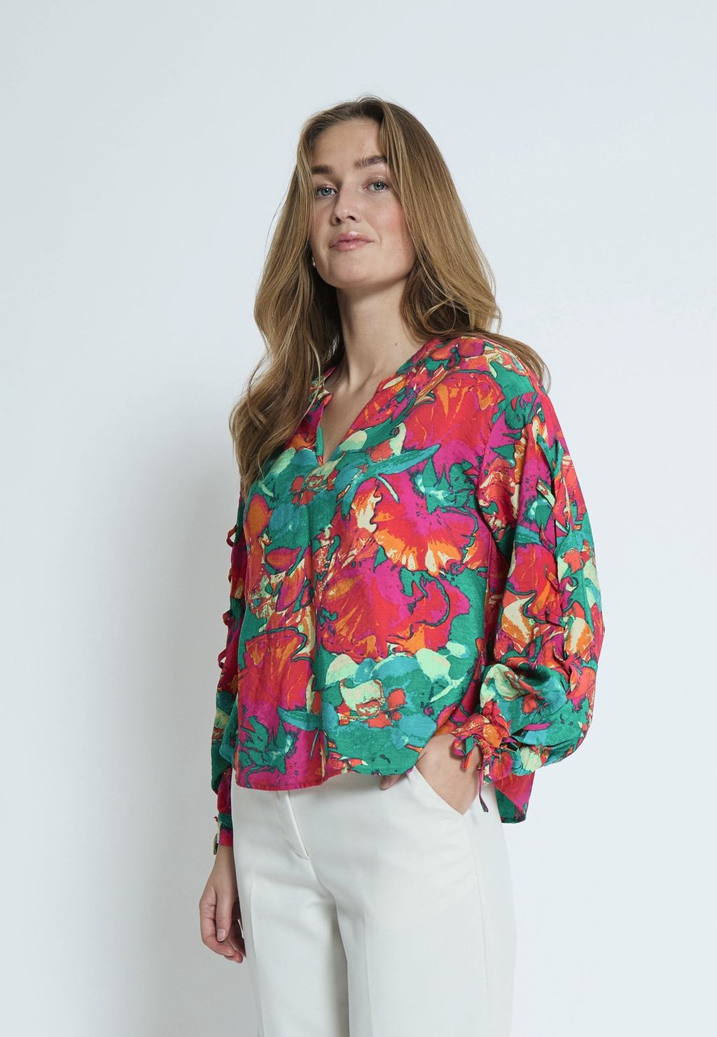 

Блуза THILDA V-NECK Minus, розовый