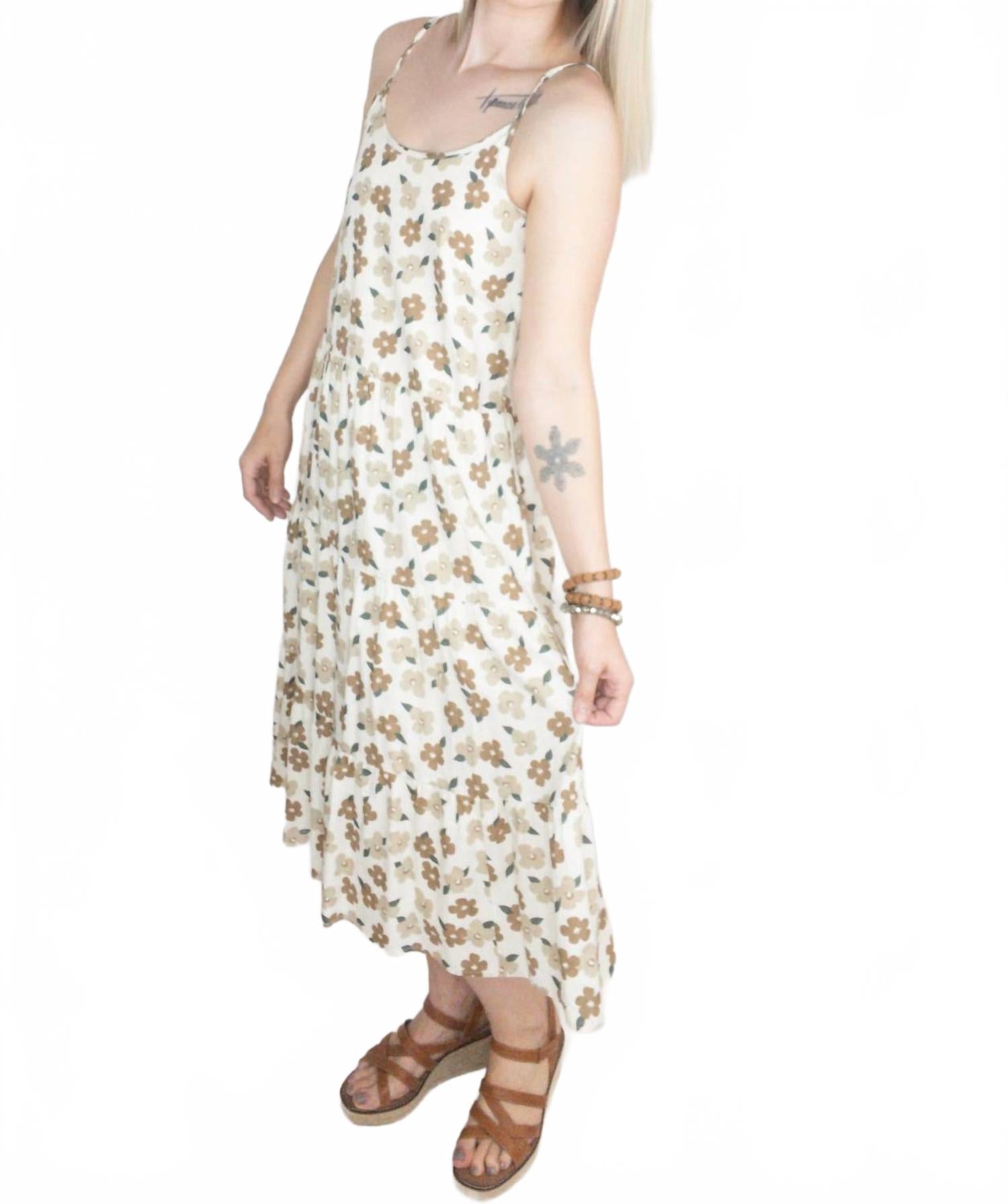 

Платье Collyns миди в белом цвете Mikarose