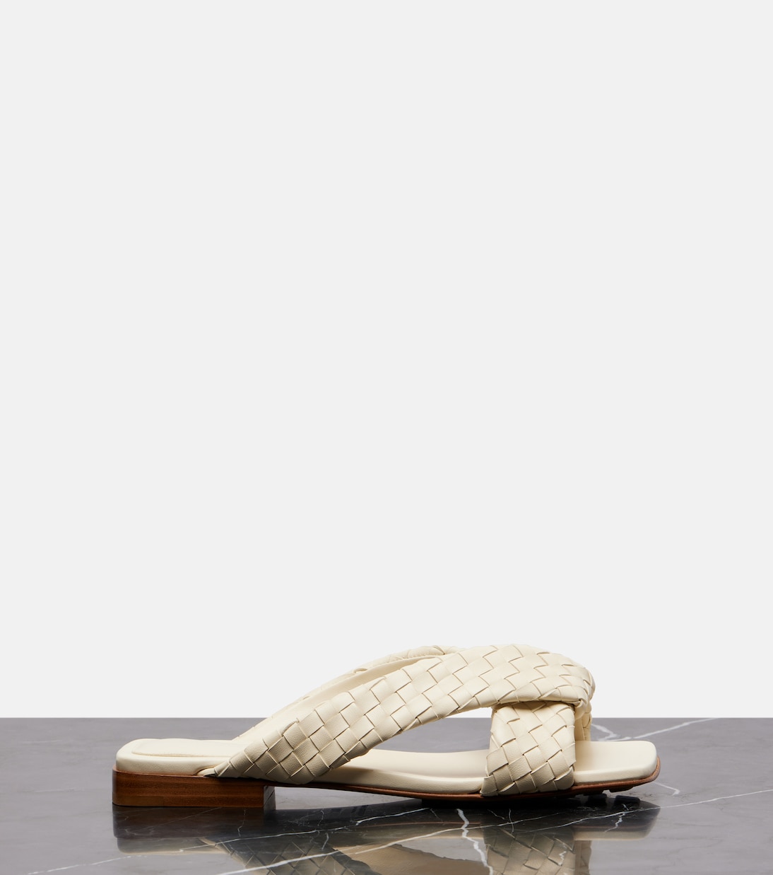 Сандалии Riva из кожи Intrecciato Bottega Veneta, Sea Salt — фото 4
