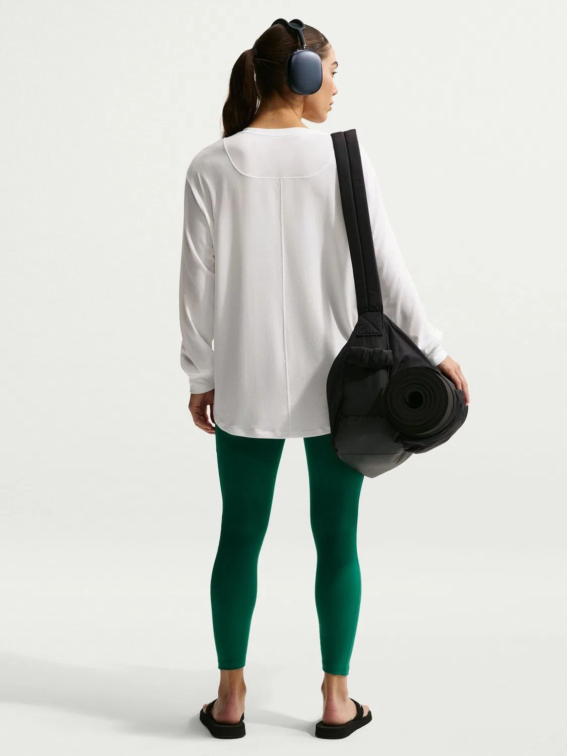 Футболка с длинным рукавом Nike One Relaxed Dri-FIT, белый/черный — фото 2