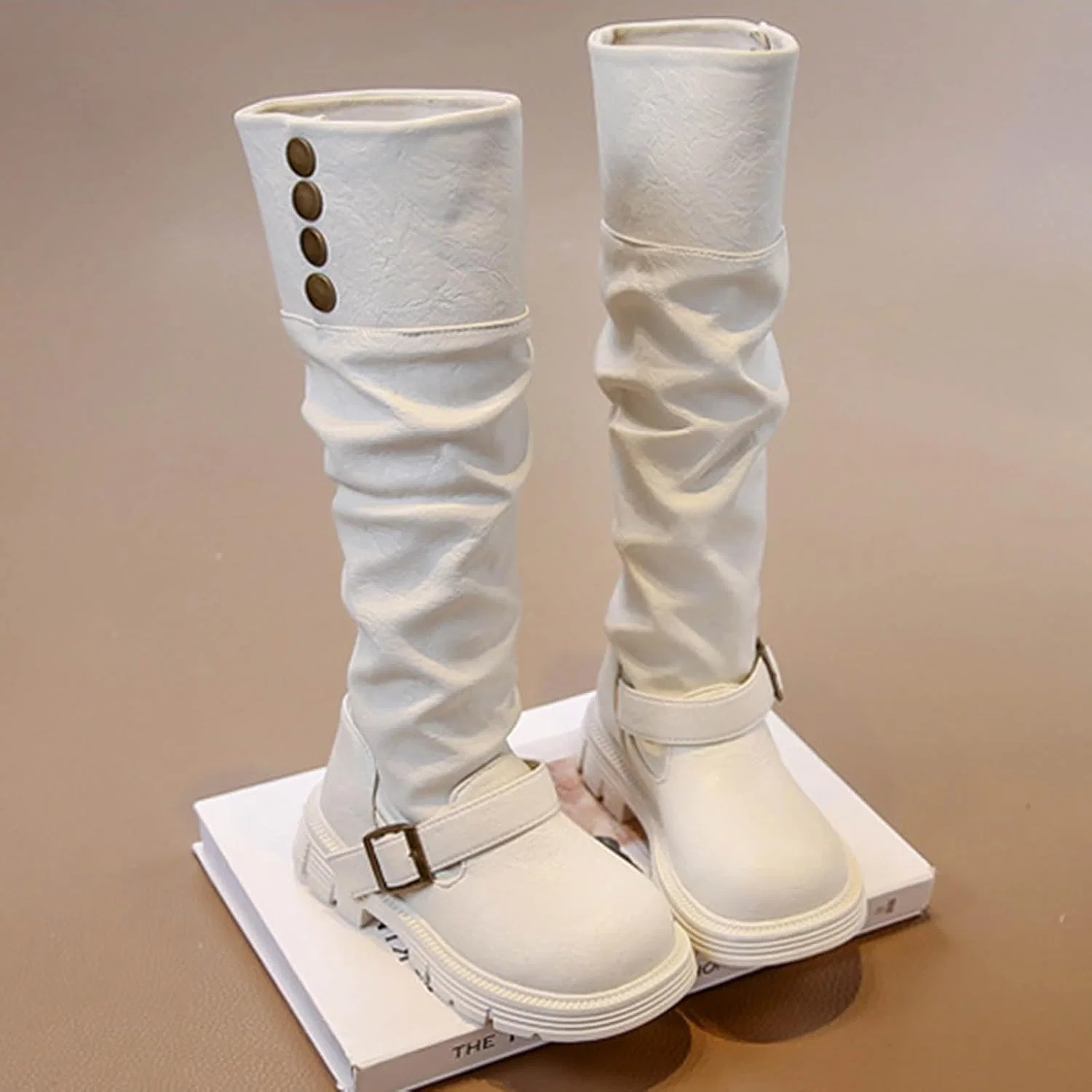 Детские сапоги для девочек с ремешком и пряжкой Slouch Boots, White — фото 2