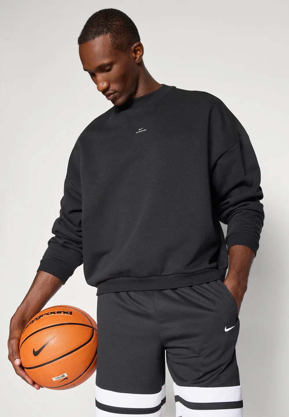 Свитшот Crew Nike Performance, Black/Pale Ivory — фото 4