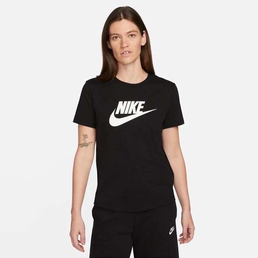 Женская хлопковая футболка Nike Sportswear Club Essentials, Schwarz