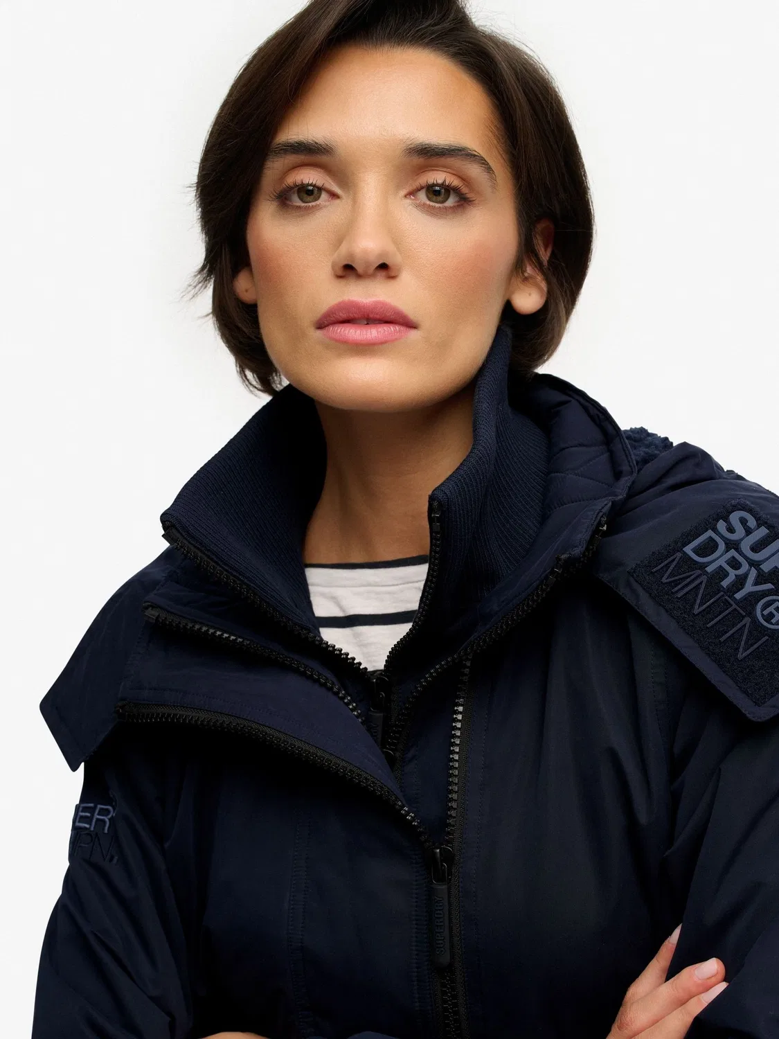 Куртка ветрозащитная с капюшоном Arctic Windcheater Superdry, синяя — фото 4