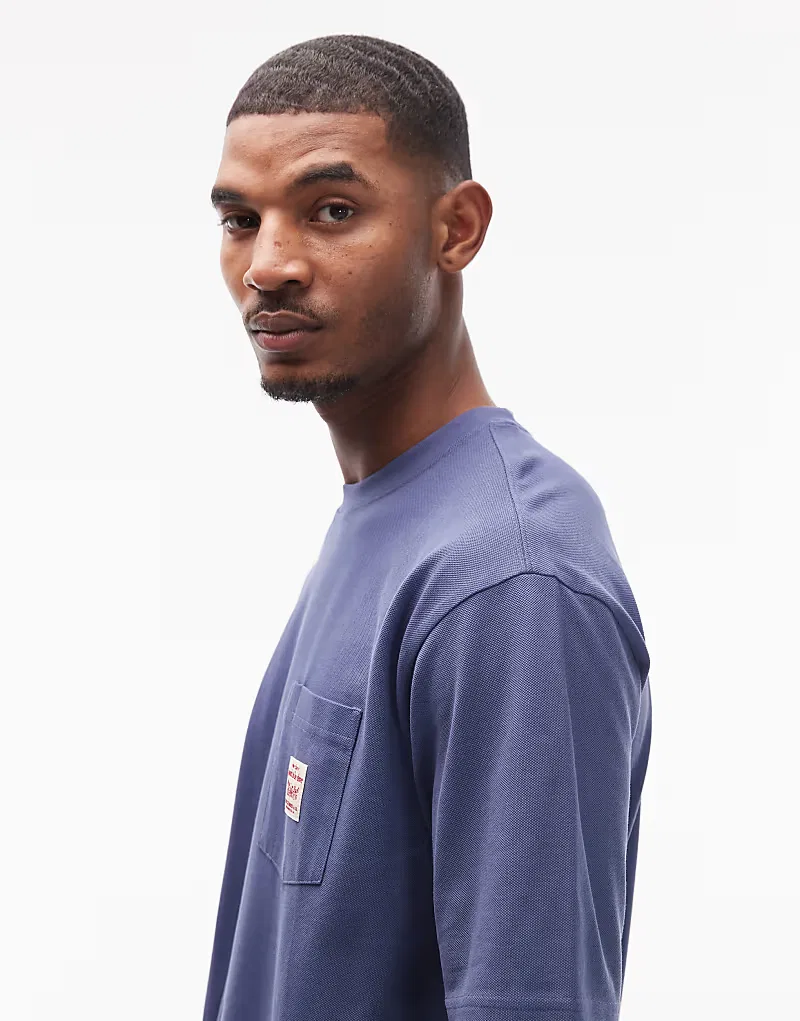 Футболка Levi's Workwear с карманом и логотипом, свободного кроя, темно-синий — фото 3