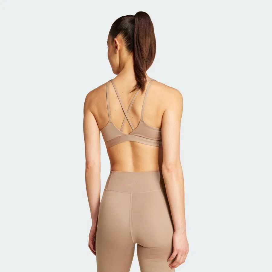 Спортивный бюстгальтер средней поддержки с моделью All Me Essentials Medium Support Bra, adidas, Коричневый — фото 2