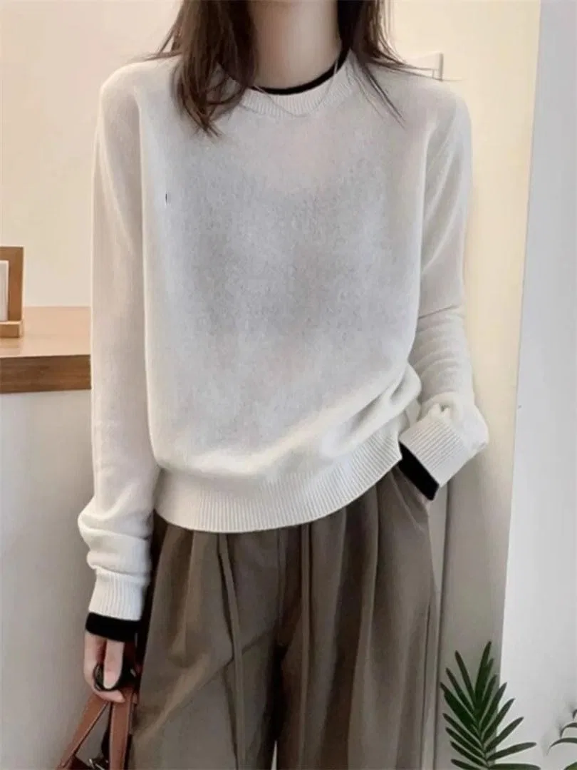 Женский свитер с круглым вырезом и вышивкой, модель O Neck Knitted Pullover, серый — фото 3