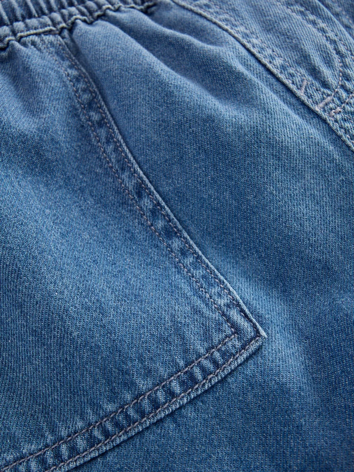 Шорты джинсовые мягкие, модель Blue Soft Denim Shorts Boden, синие — фото 3