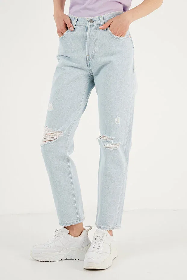 Женские джинсы с разрывами 501 cotton ripped detailed regular fit cropped jeans jeans a7739 Levi'S, Light Blue — фото 4