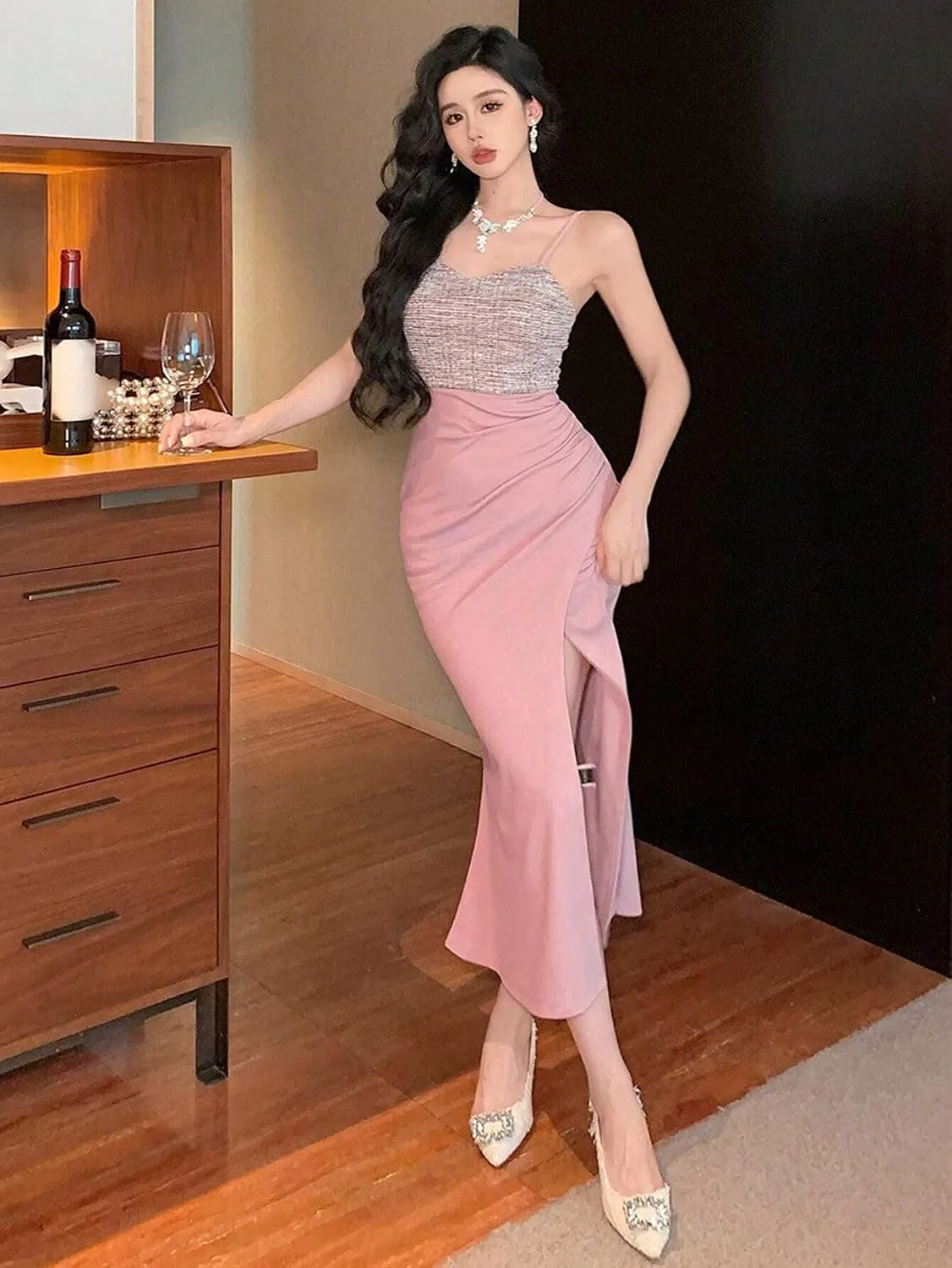 Женское элегантное длинное платье на бретелях с разрезом, Pink — фото 4