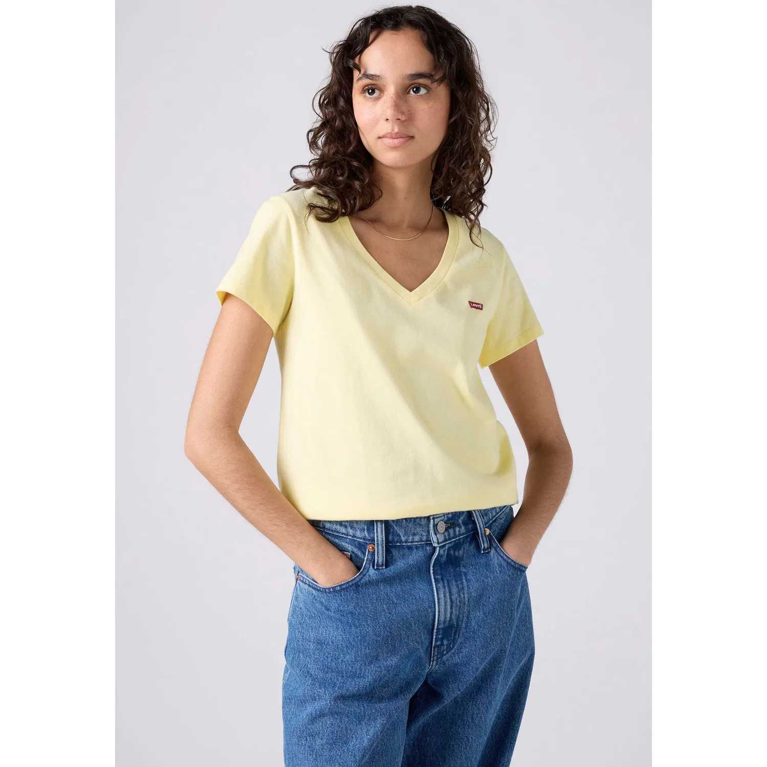 Женская футболка с V-образным вырезом Levi's, French Vanilla — фото 2