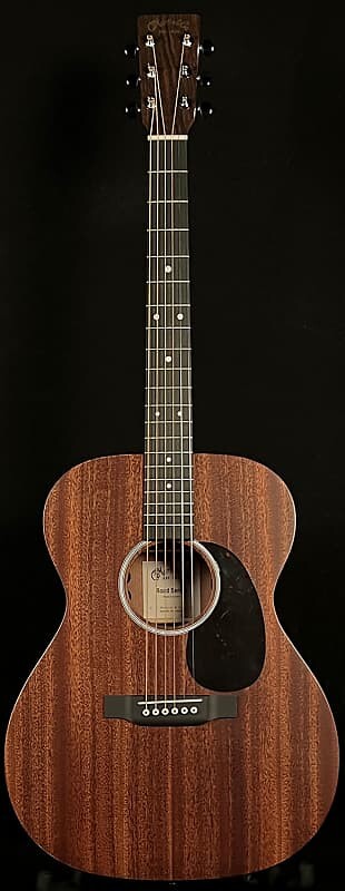 

Martin Guitars Road Series 000-10E