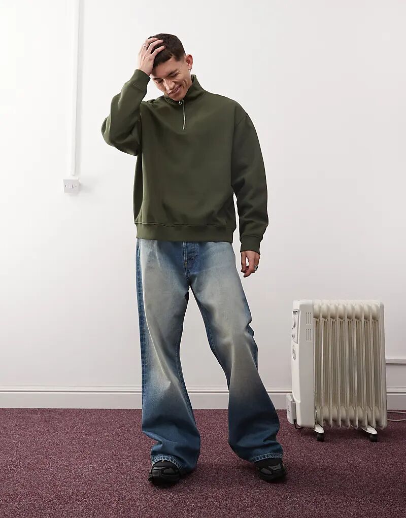 

Толстовка oversize из плотного трикотажа с застежкой-молнией на половину длины цвета хаки Weekday