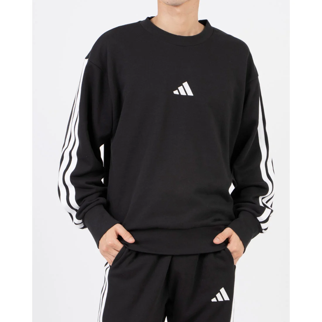 Толстовка Adidas Essentials 3-Stripes из французского махрового трикотажа, черная, модель — фото 3