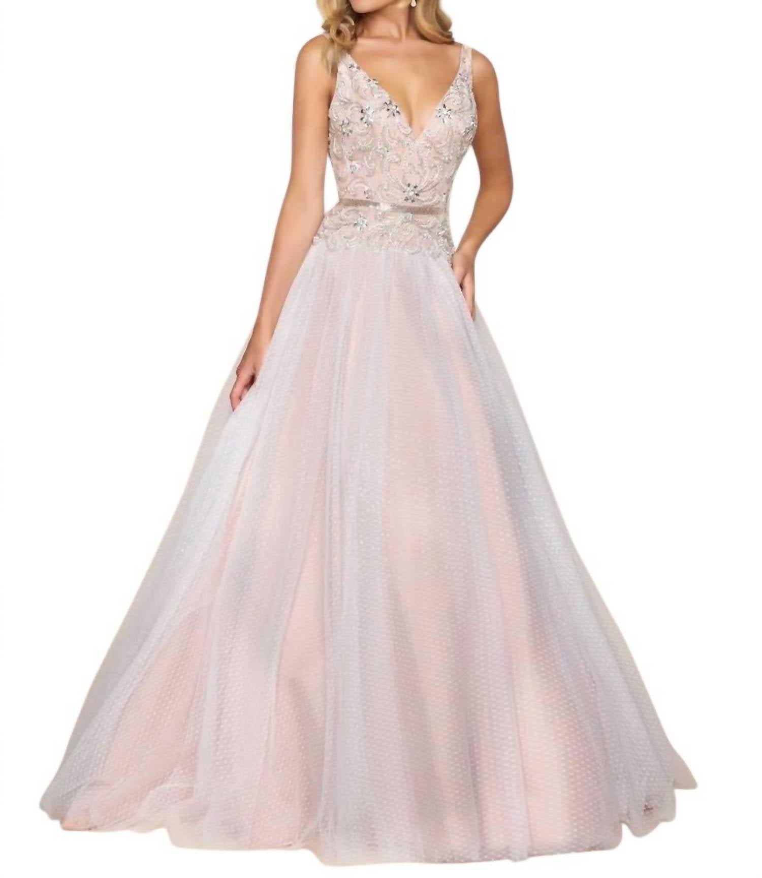 

Фит-энд-флэр бальное платье с кружевом и бисерной аппликацией в цвете айвори/нуд Mac Duggal, слоновая кость