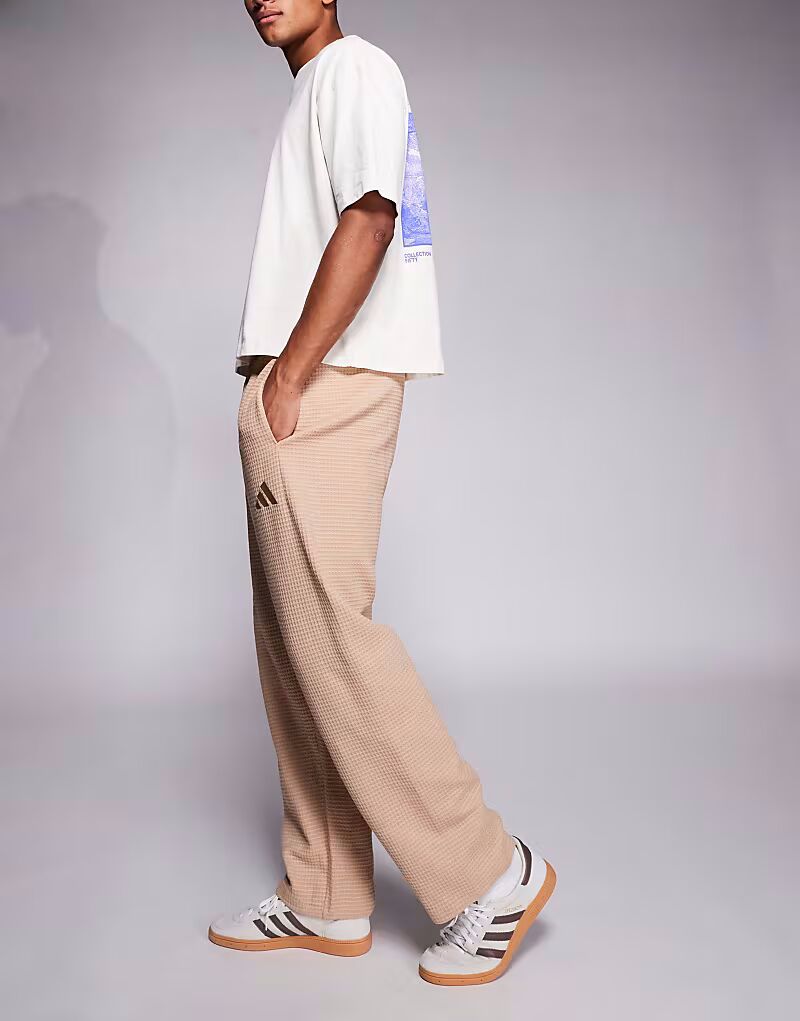 

Спортивные брюки adidas Sportswear вафельного цвета бежевого цвета Adidas Originals