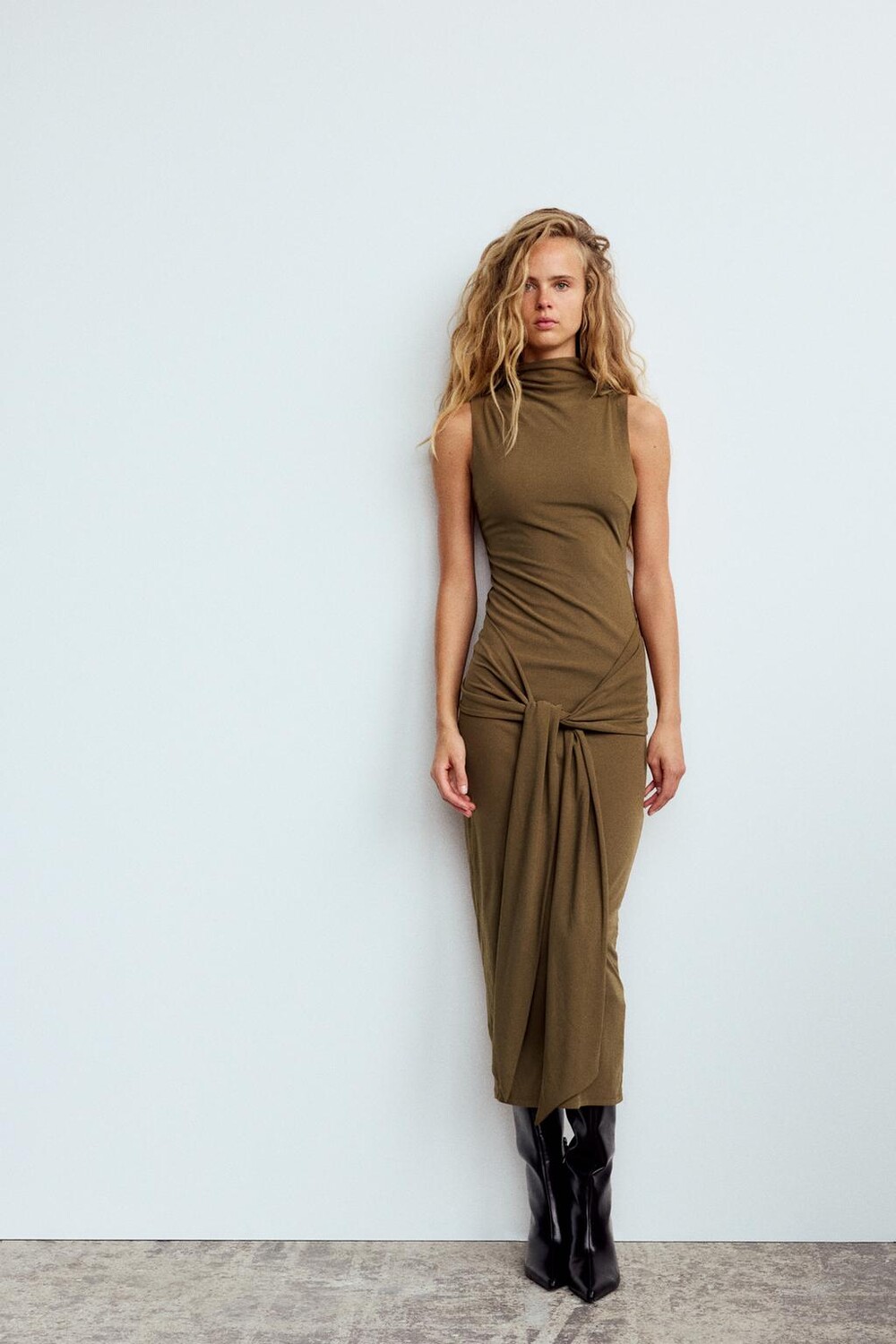 

Платье миди с узлом-галстуком ZARA, цвет dark tan