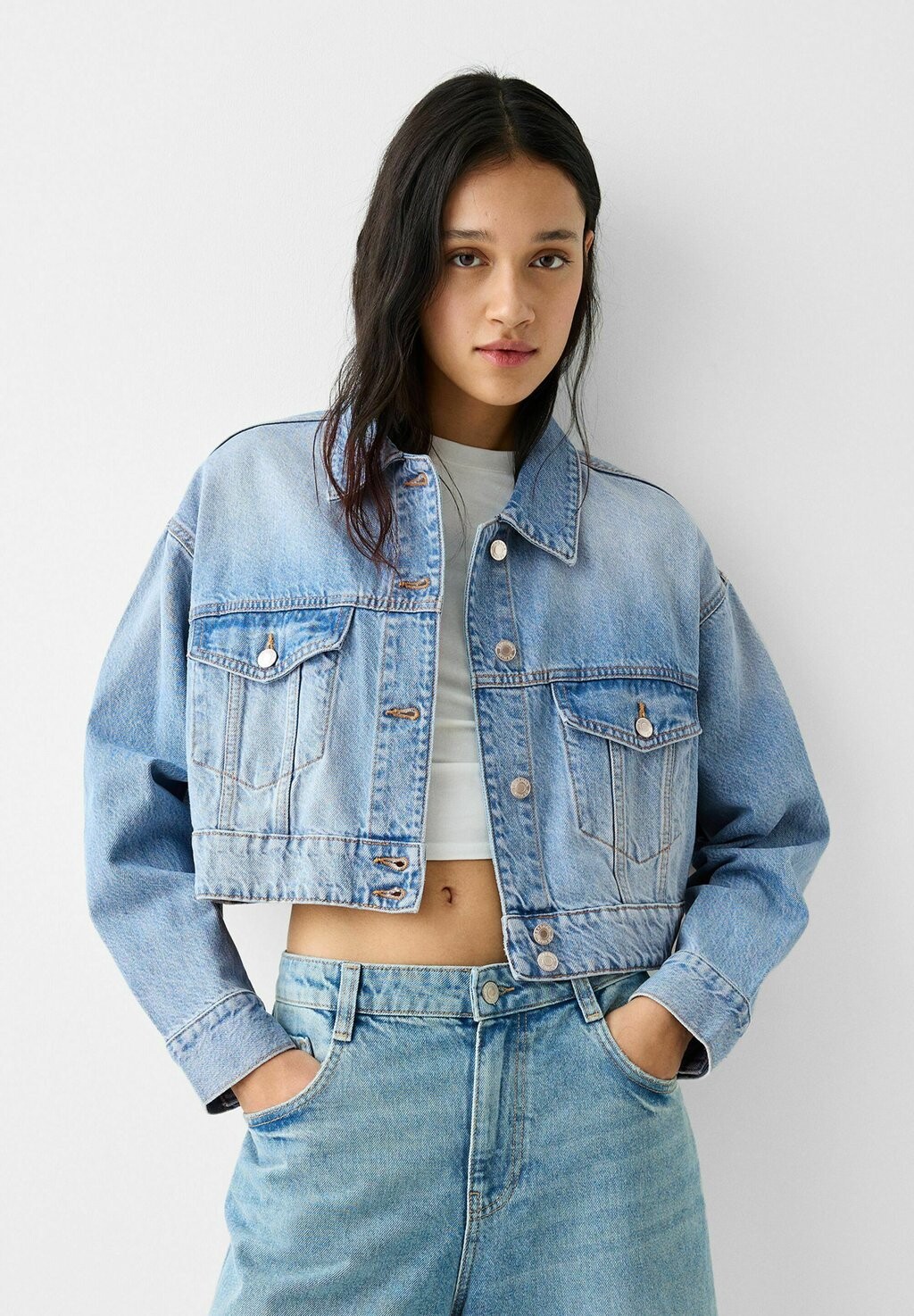 

Джинсовая куртка CROPPED Bershka, цвет light blue denim