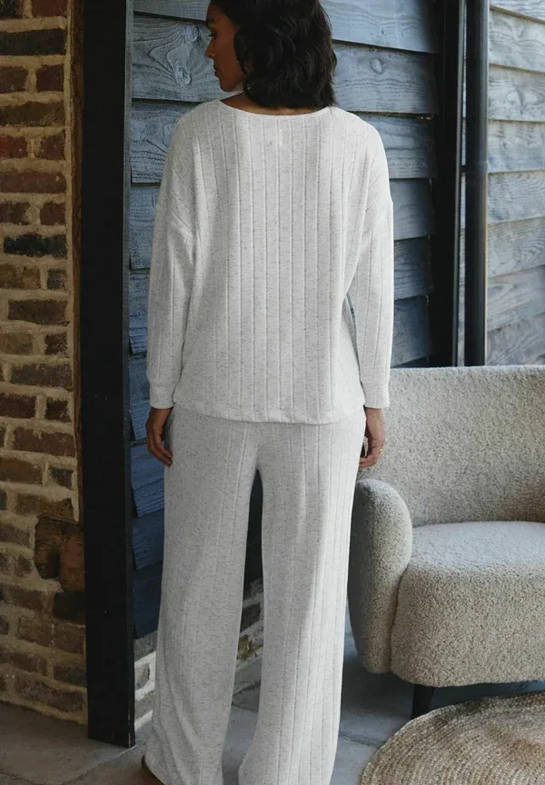 Пижамный комплект из вискозы, Tall fit - cosy long sleeve set, Next, белый — фото 3