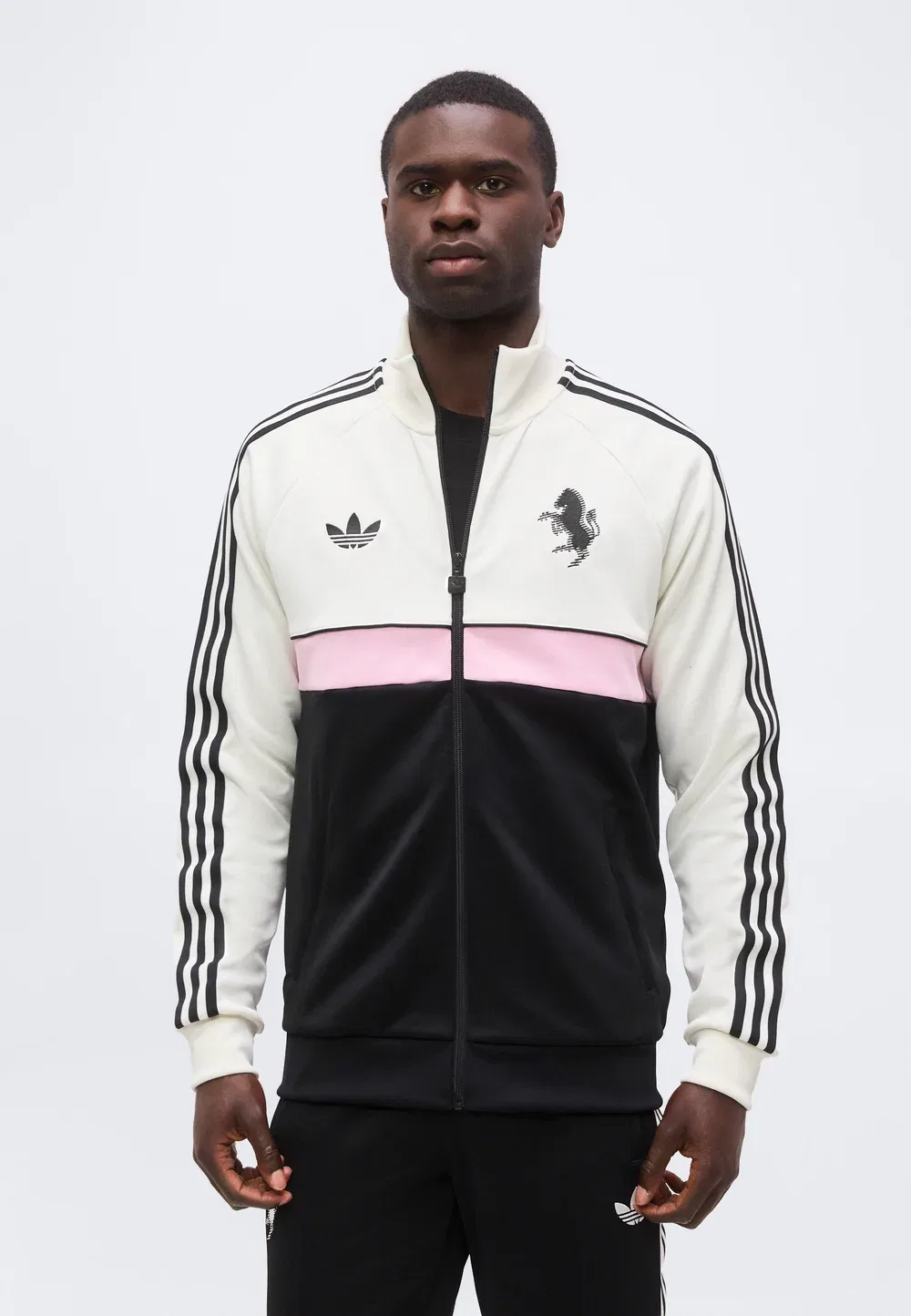 Спортивная форма «Ювентуса» из Турина - клубная одежда Adidas Originals, Off White/Black