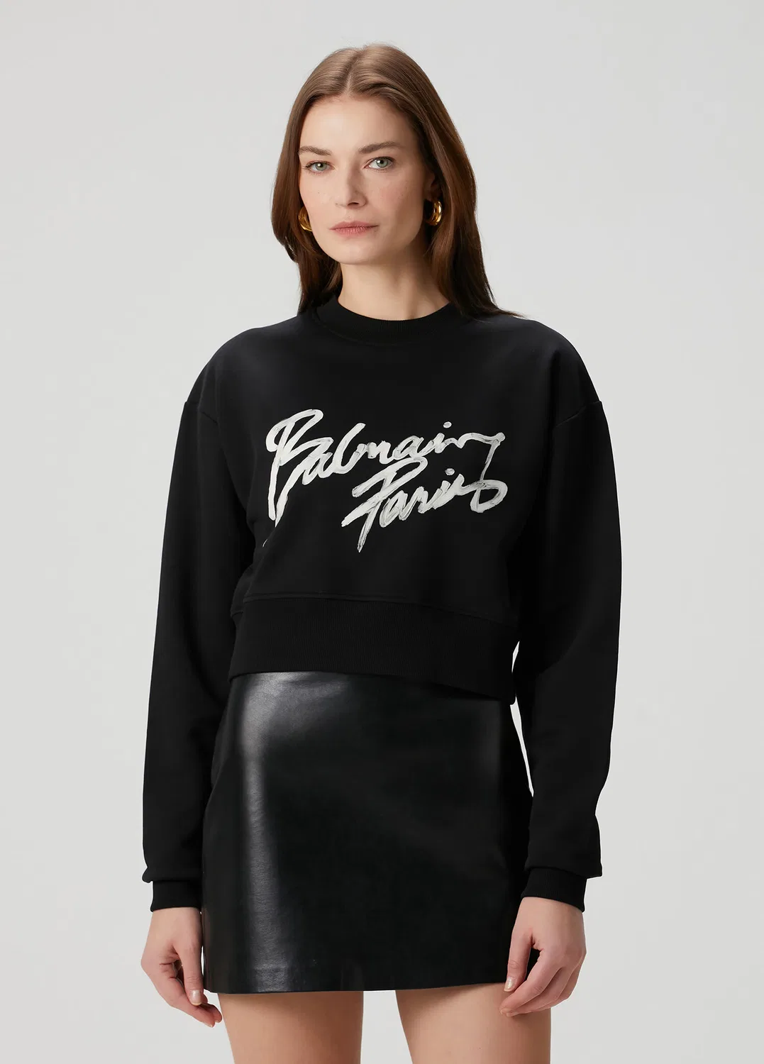 Свитшот женский Balmain Siyah Logolu Crop, черно-белый — фото 3