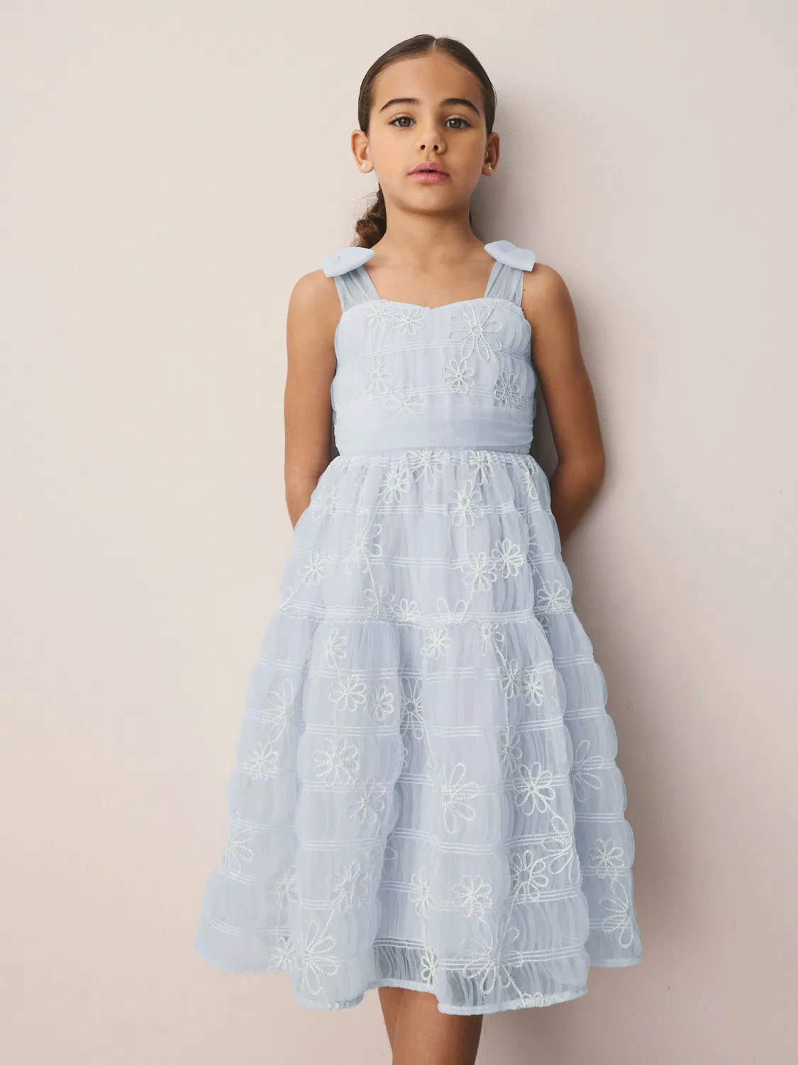 Платье с вышивкой и бантом Laura Ashley, бело-голубое