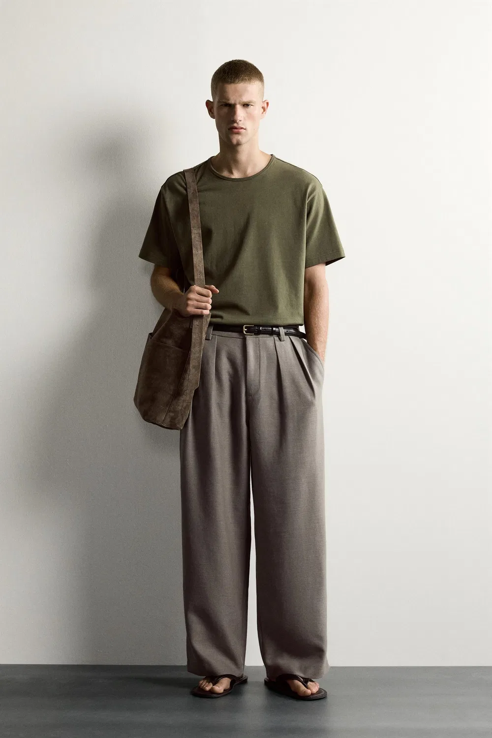 Брюки свободного кроя с текстурированной плиссировкой ZARA, Grey green