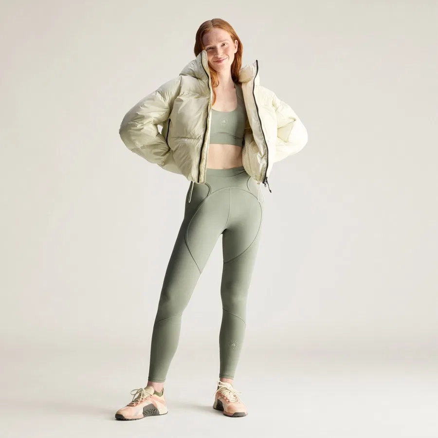 Женский пуховик с коротким рукавом aSMC SHORT PUF adidas, Бежевый — фото 4