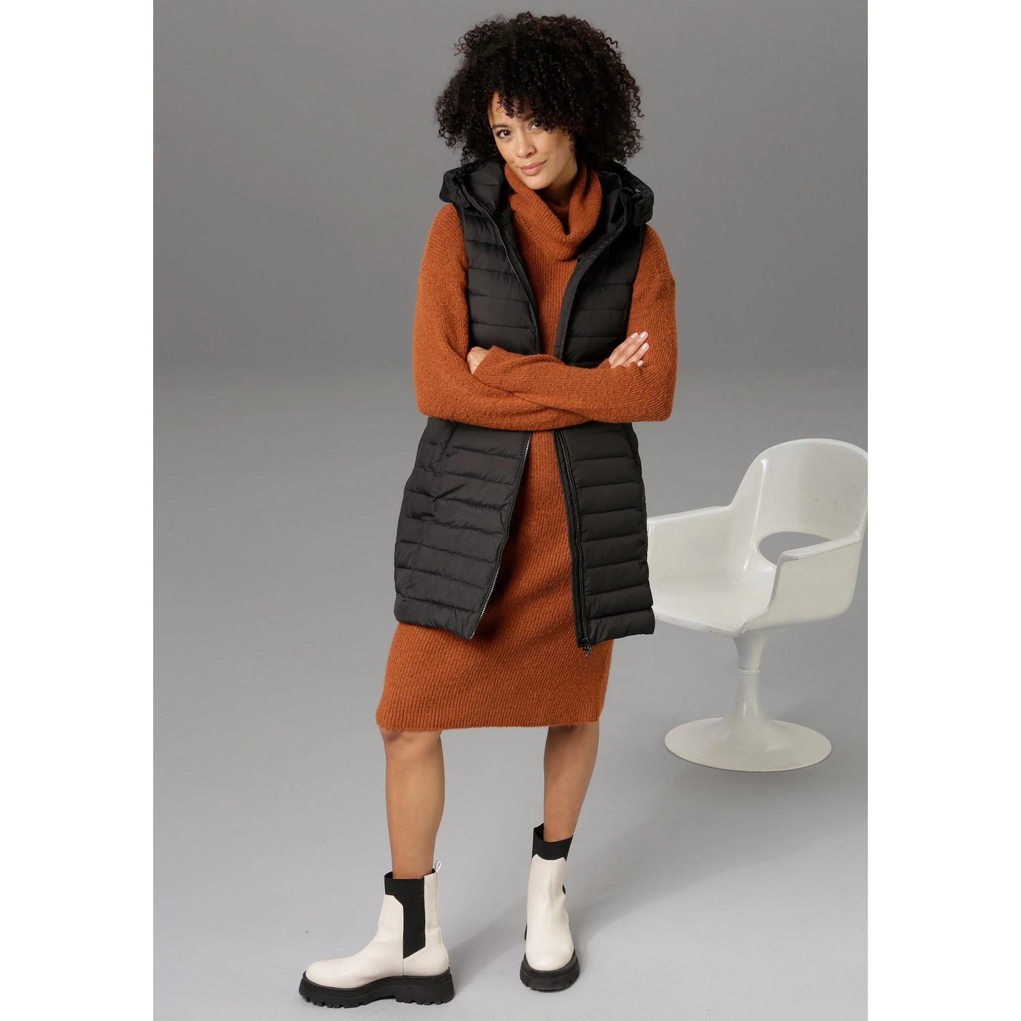 

Трикотажное платье Aniston CASUAL, с водолазкой, спрятанной от шеи, цвет Zimt