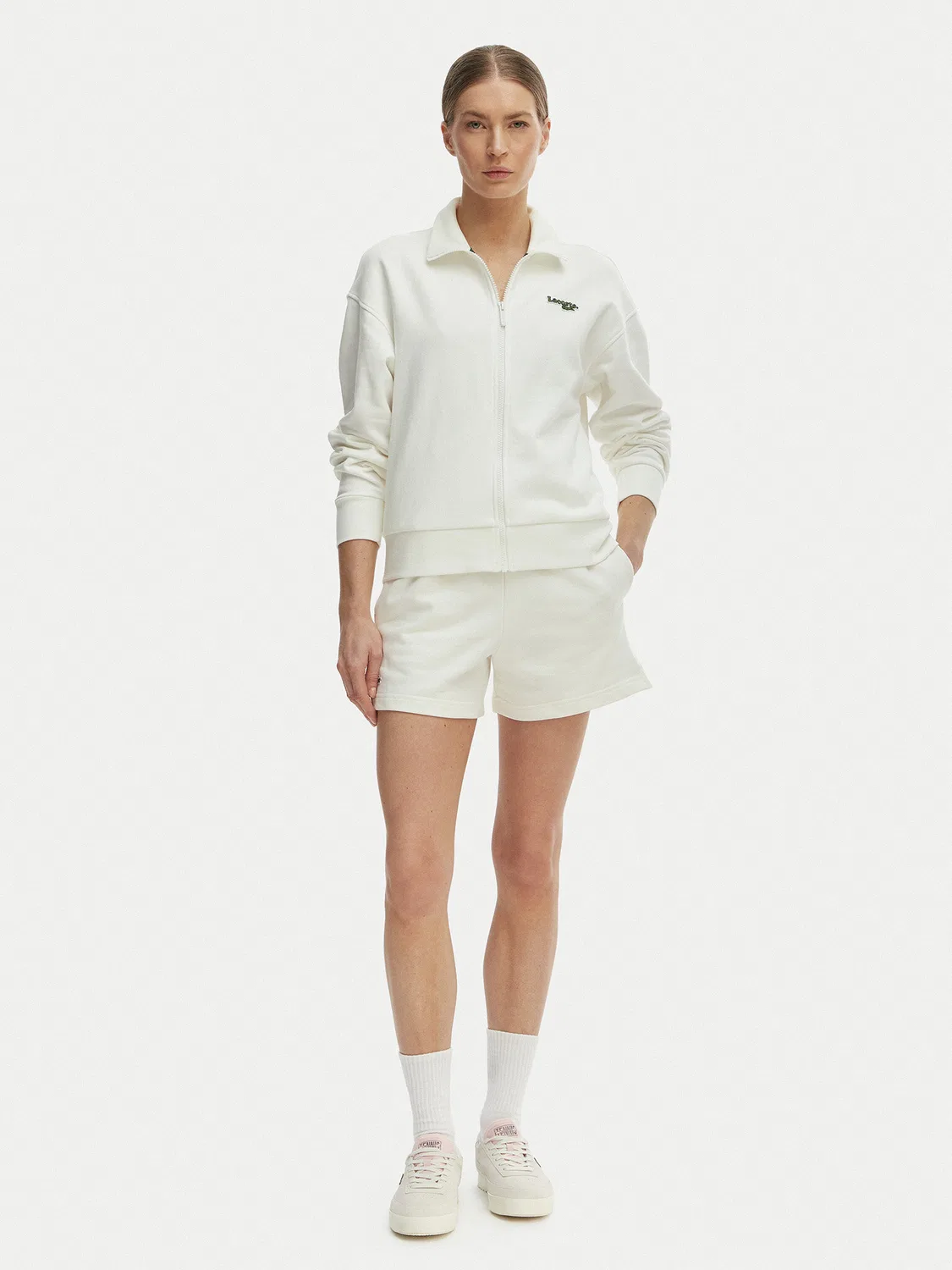 Женский свитшот цвета экрю свободного кроя Lacoste, кремовый — фото 2